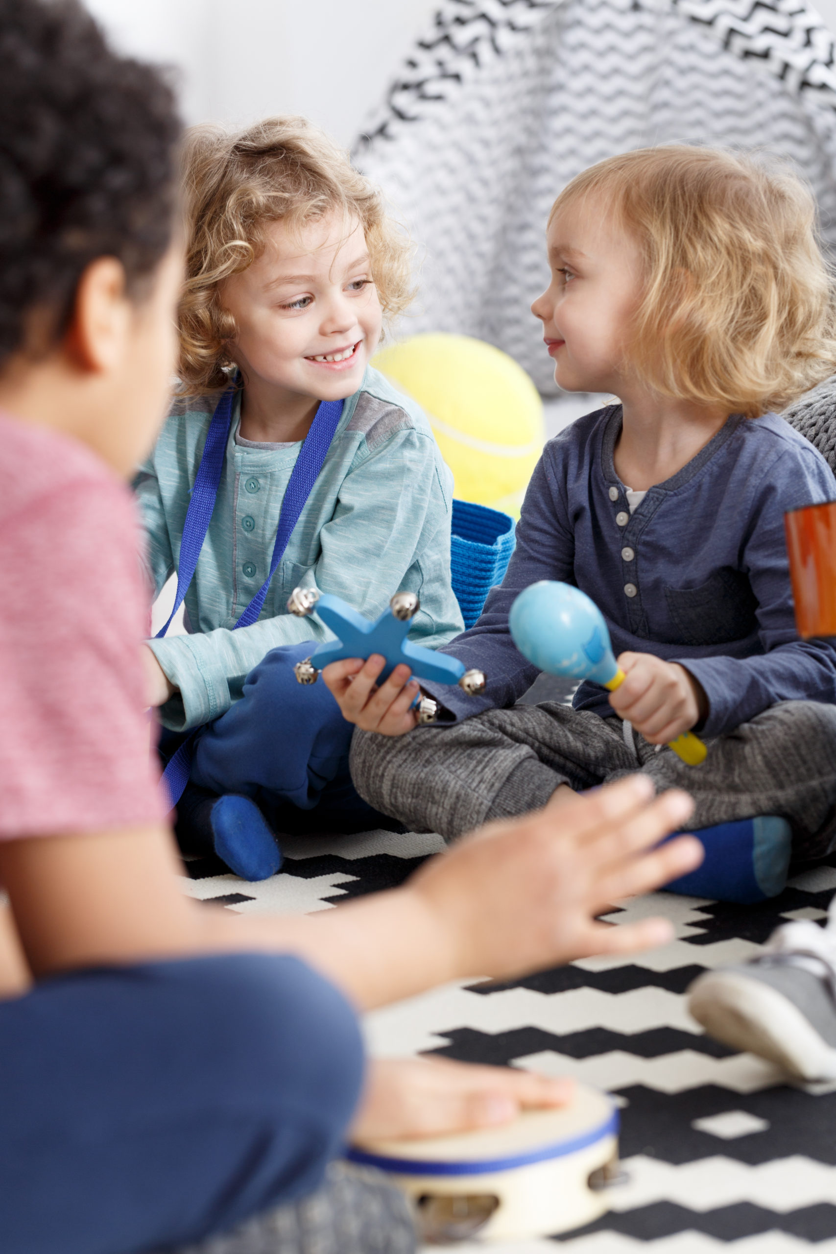 Friends in kindergarten - Houston Family Magazine